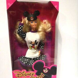 Euro Disney Weekend Dressed Barbie Doll #10722 1993 Mattel, New!